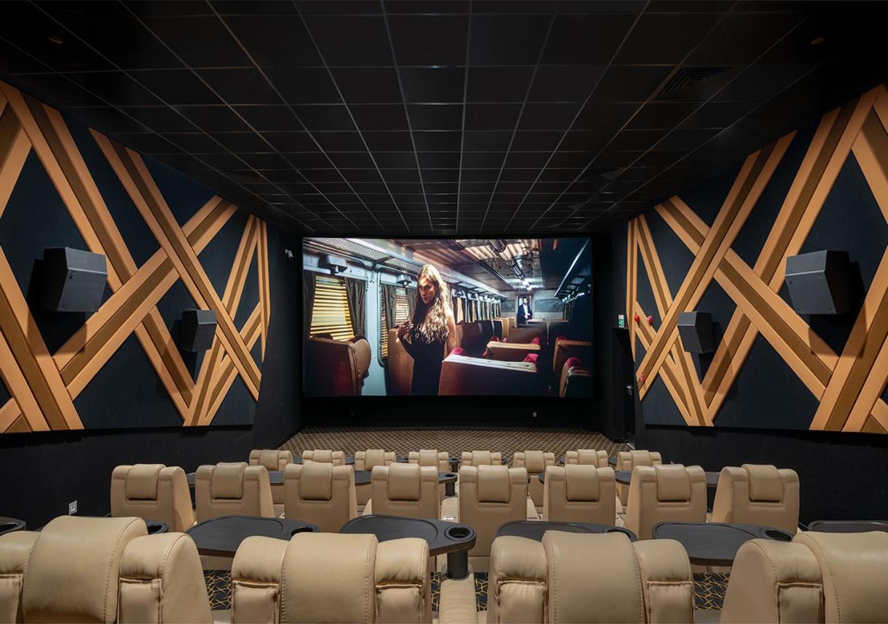 Crystal Inn Hotel - Alamein (Adults Only) エル・アラメイン エクステリア 写真 The interior of a typical movie theater